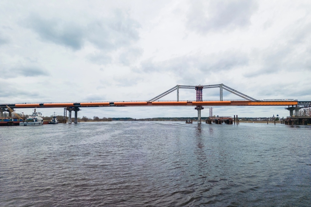 Мост через Волгу на Северном обходе Твери соединил два берега. Движение откроют в июле